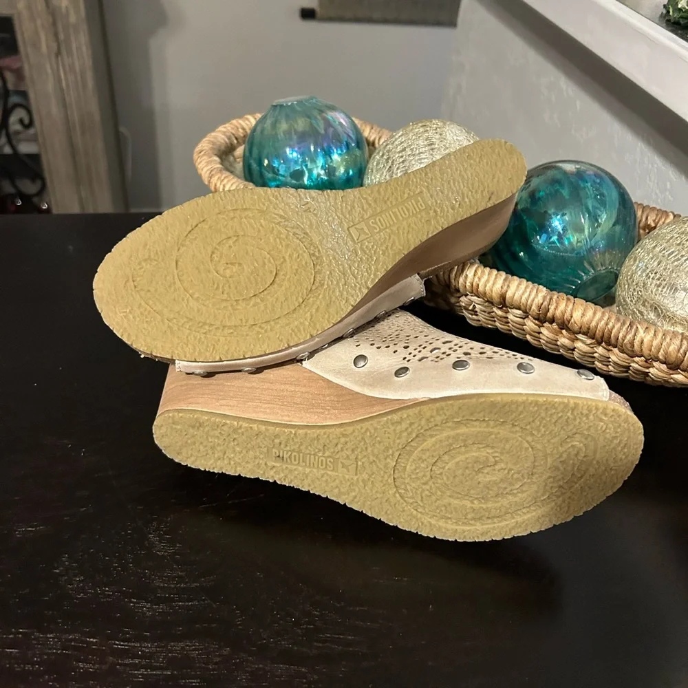 PIKOLINOS Cream Wedge Shoes with Perforated Floral Design Size 41 - Picture 7 of 9